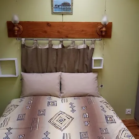 La Apartment *